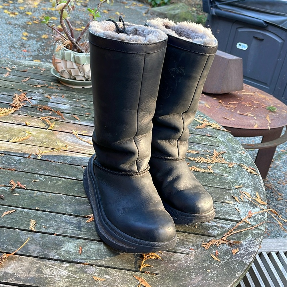 Ugg Cozy Black Winter Boots